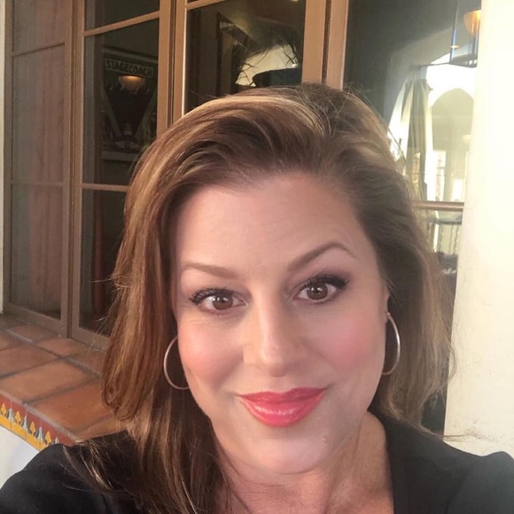 Meet your Posher, Jennifer - Picture 4 of 4